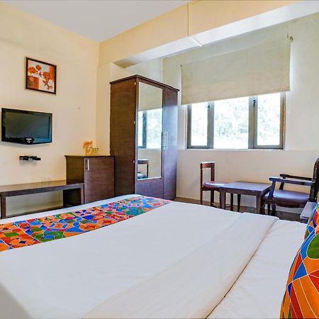 Hotel Gargi Deluxe Pune Esterno foto