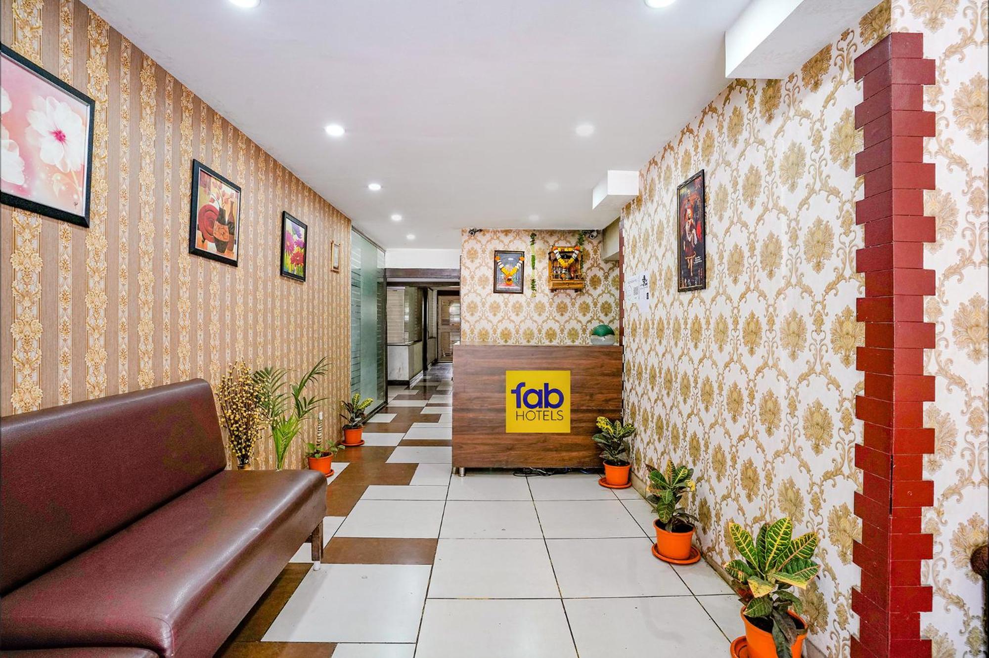 Hotel Gargi Deluxe Pune Esterno foto