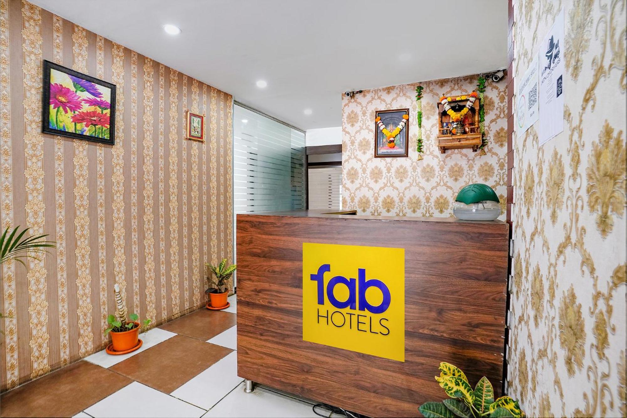 Hotel Gargi Deluxe Pune Esterno foto
